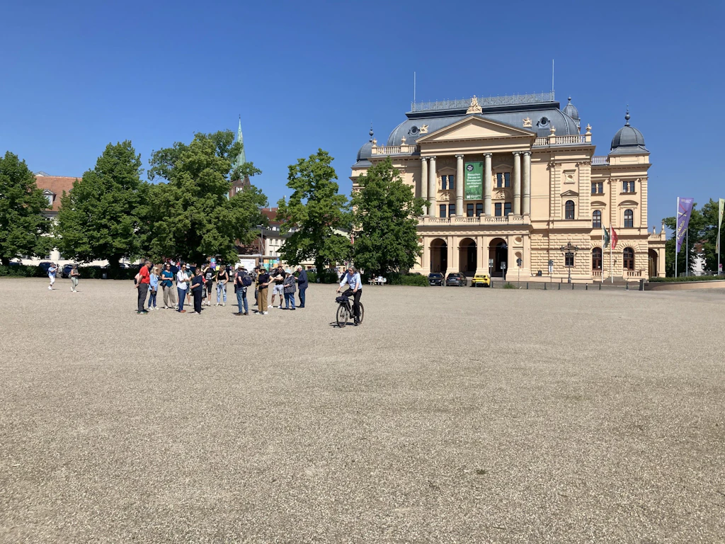 Demos in Schwerin: AfD-Jugend und Gegenproteste – so kommen Sie durch Schwerin