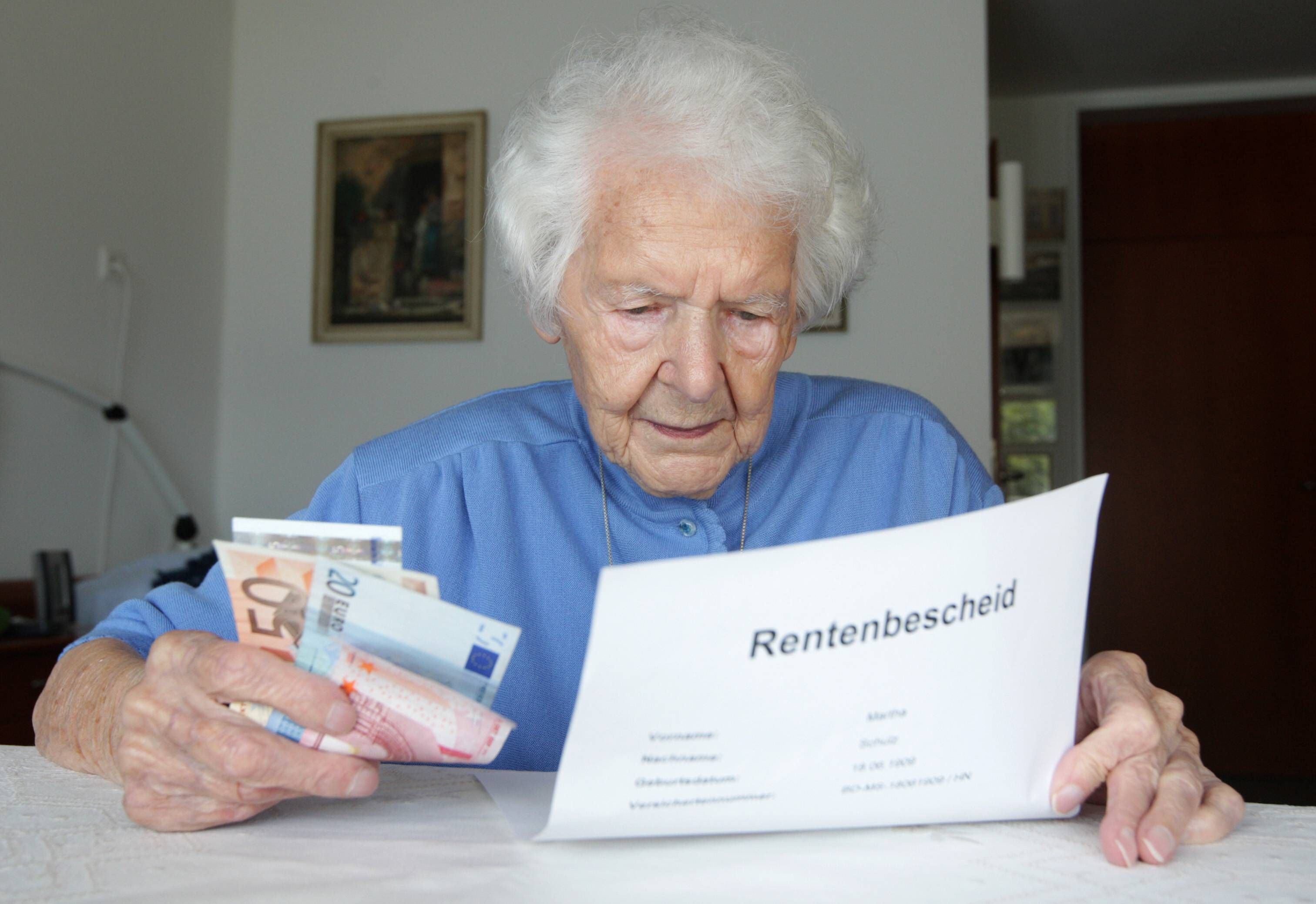 Zahltag bei der Rente! Rentner haben gewartet – DAS müssen Sie jetzt prüfen