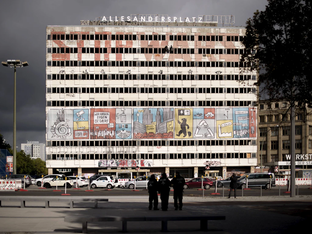Das Haus der Statistik am Alexanderplatz: Zivilgesellschaftliches Engagement verhinderte den Abriss des ehemaligen DDR-Verwaltungsgebäudes.