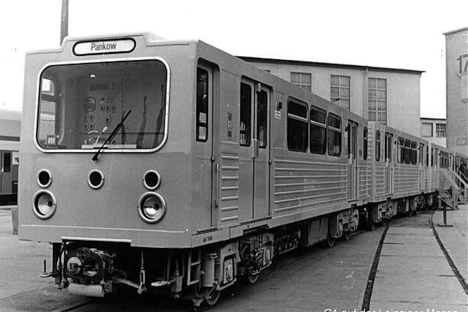 Das war der Prototyp der U-Bahn aus der DDR. 1974 wurde er in Ost-Berlin getestet.