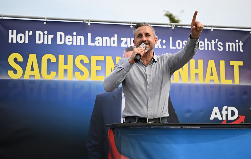 Egeln: Freiwillige Feuerwehr posiert mit AfD-Spitzenkandidat – Bürgermeister prüft Konsequenzen