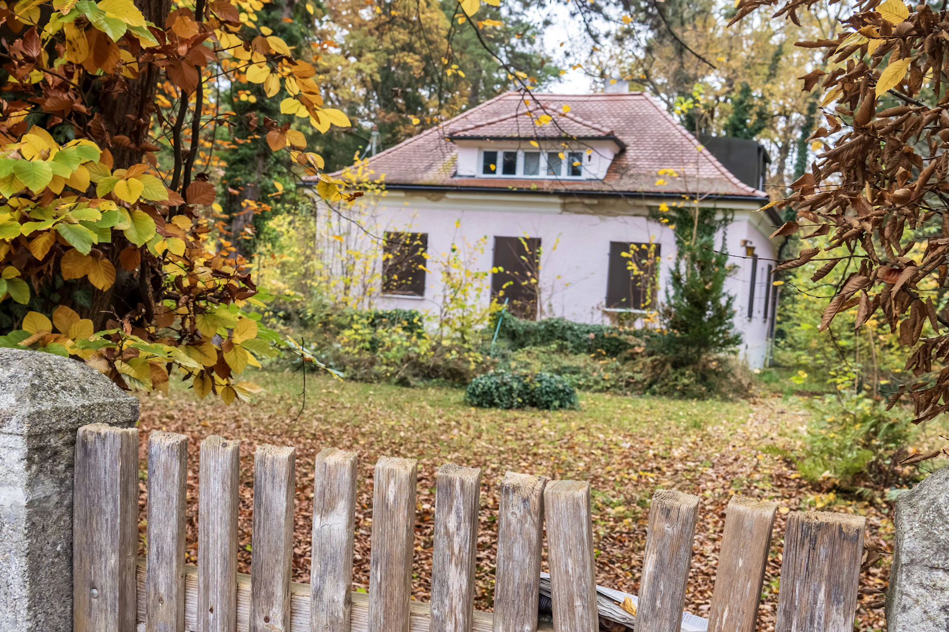 Ein Wohnhaus mit großem Grundstück in München ist ein Vermögen wert. (Symbolbild)