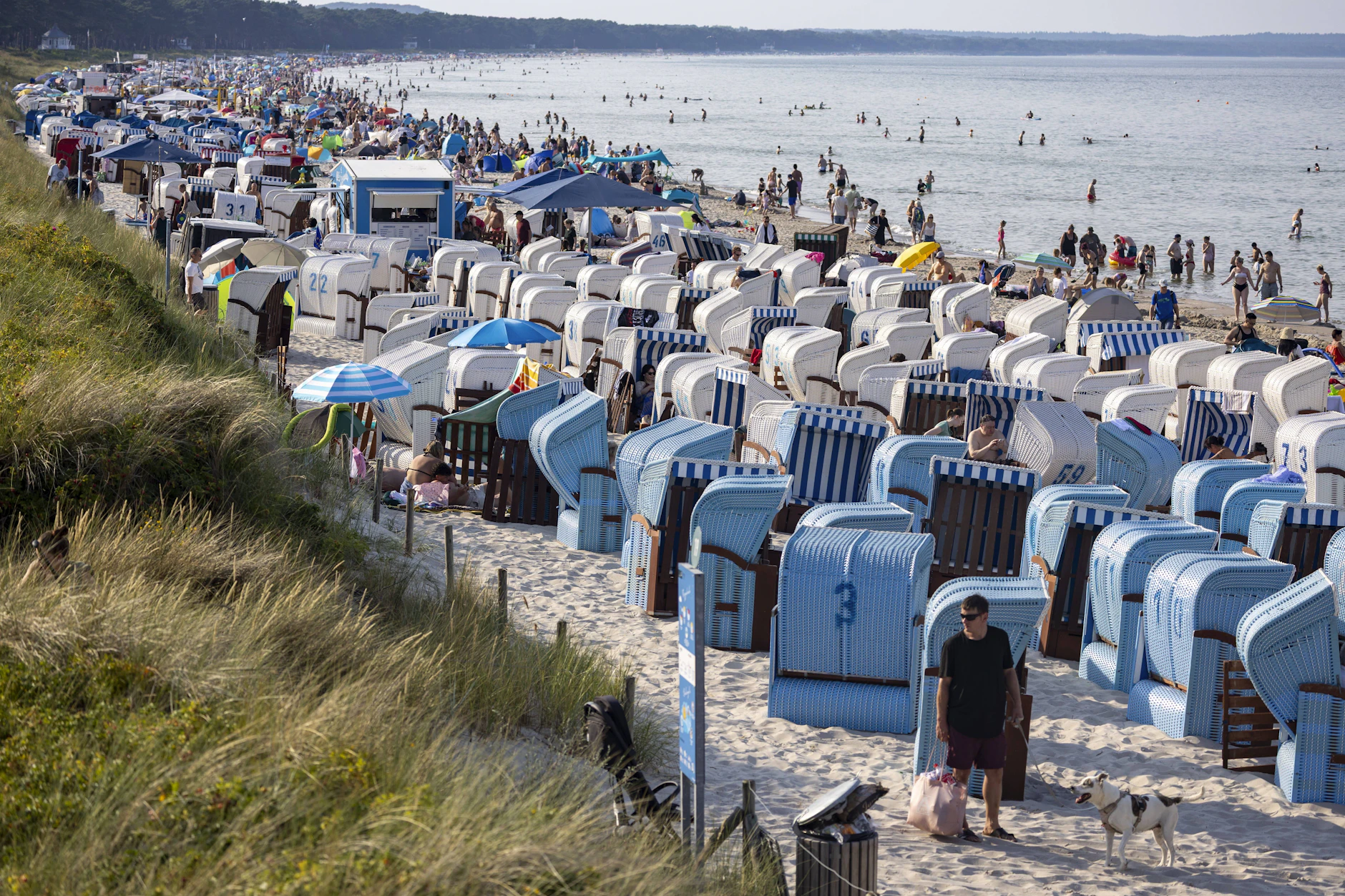 Früher gab es bessere Zugverbindungen aus der Mitte und dem Süden der DDR an die Ostsee, dafür sorgten die Bäderzüge, die im Sommer fuhren.