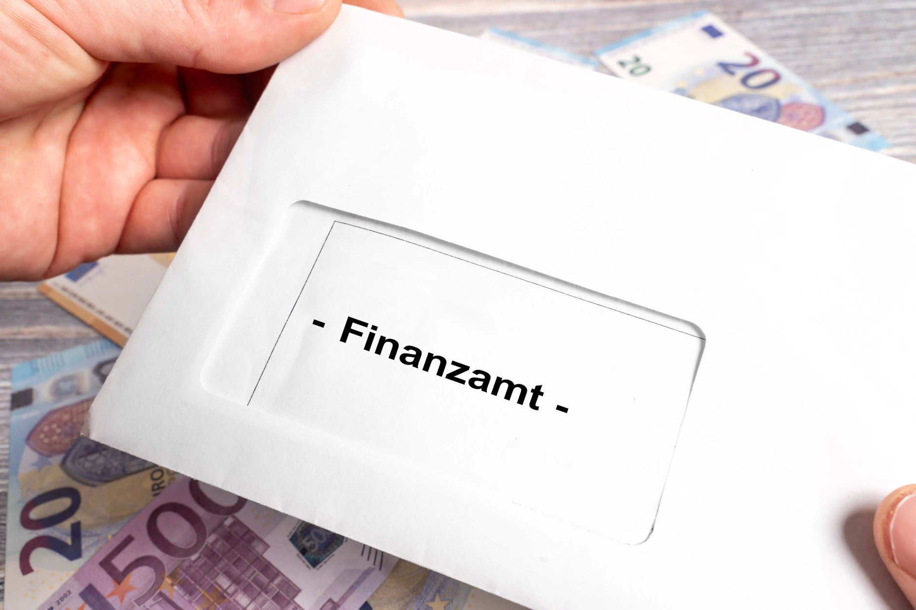 Auch nach Jahrzehnten in Rente kann das Finanzamt noch eine Steuererklärung verlangen.