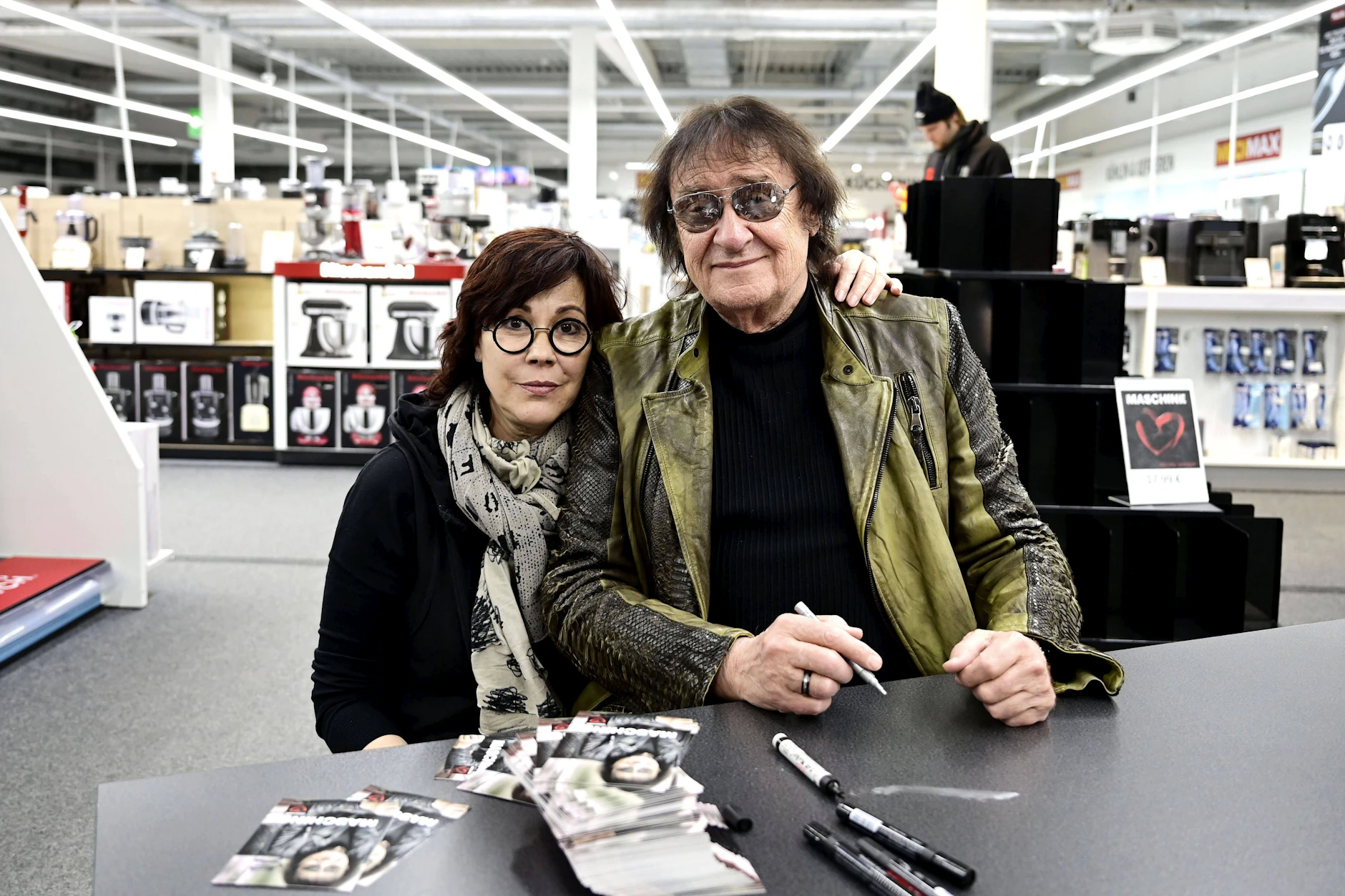 <a href="https://www.berliner-kurier.de/berlin/dieter-maschine-birr-mit-den-puhdys-habe-ich-abgeschlossen-li.2189469">Dieter „Maschine“ Birr und seine Sylvia</a>. Sie ist nicht nur die Ehefrau des einstigen Puhdys-Sänger. Inzwischen ist sie auch seine Managerin.