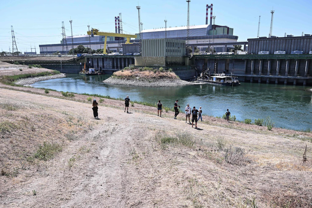 Das Kraftwerk Paks nutzt Wasser aus der Donau, um seine vier Reaktoren zu kühlen.