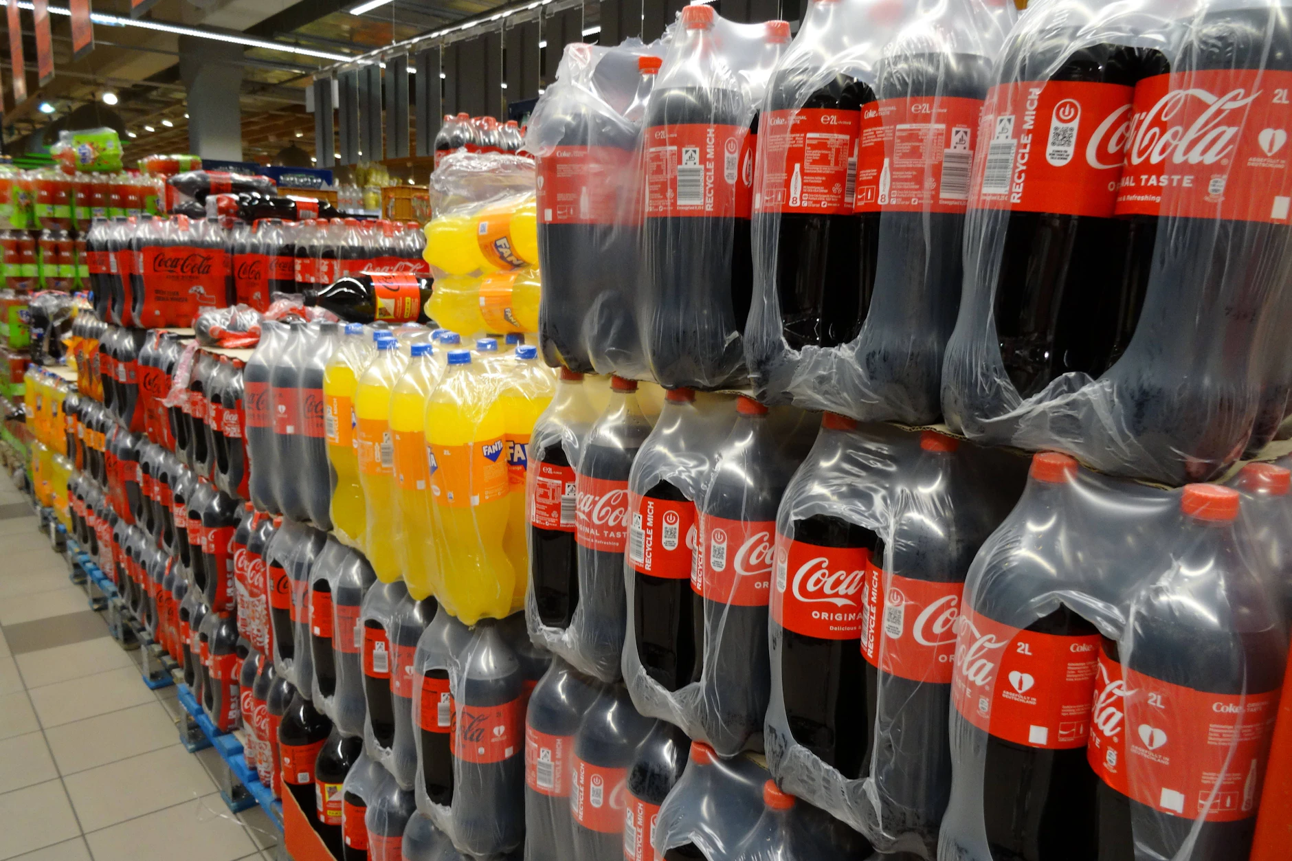 Egal in welchem Supermarkt und in welchem Land man ist, Cola gibt es immer.