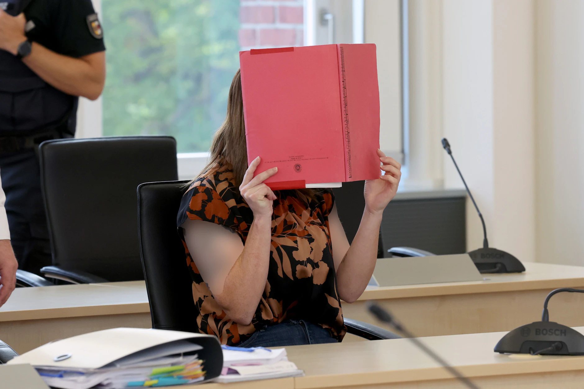 Gina H. muss sich im Prozess um den Mord an Fabian vor Gericht verantworten. Sie soll den acht Jahre alten jungen getötet und seine Leiche anschließend verbrannt haben.