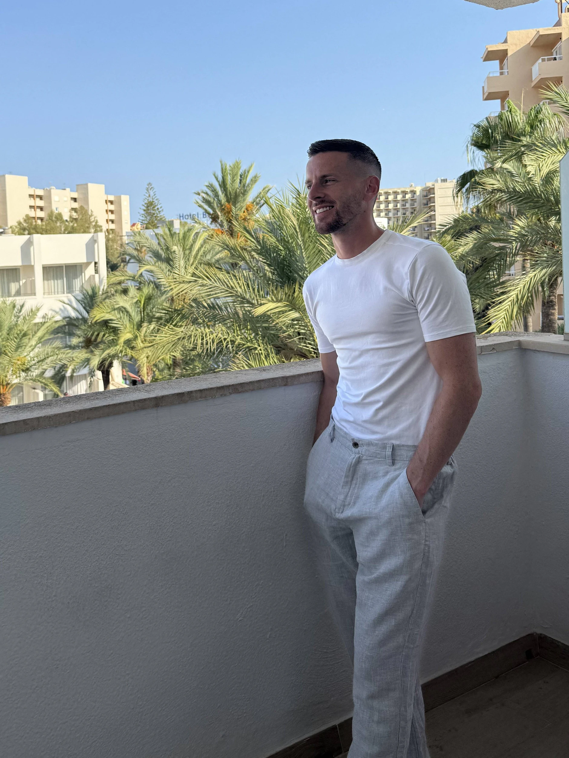 Jay Smith (35) filmte den skurrilen Kampf um die Liegen am Pool vom Balkon seines Hotelzimmers aus. Er wundert sich, dass das Ritual für viele zum Urlaub gehört.