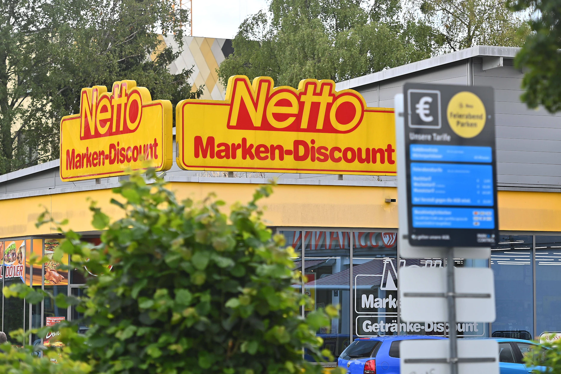 Ab August erwartet Kunden von Netto Marken-Dioscount eine große Umstellung: In den Regalen beim Discounter stehen jetzt auch 80 Produkte von Alnatura.