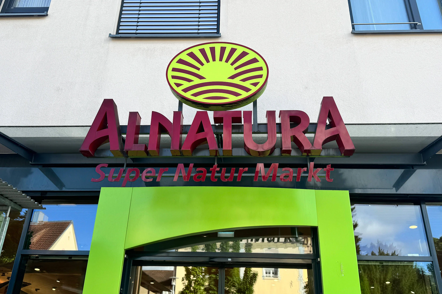 Wer die Produkte von Alnatura wollte, musste bisher in einen der Märkte des Bio-Riesen gehen. doch nun sollen 80 ausgewählte Artikel bei Netto Marken-Discount zu finden sein.
