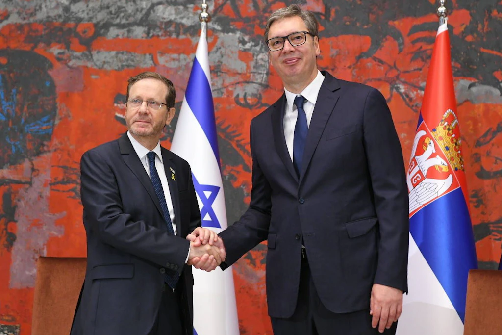 Munition, Drohnen, Geheimdaten: Wie Serbien zu Israels stillem Waffenpartner wird