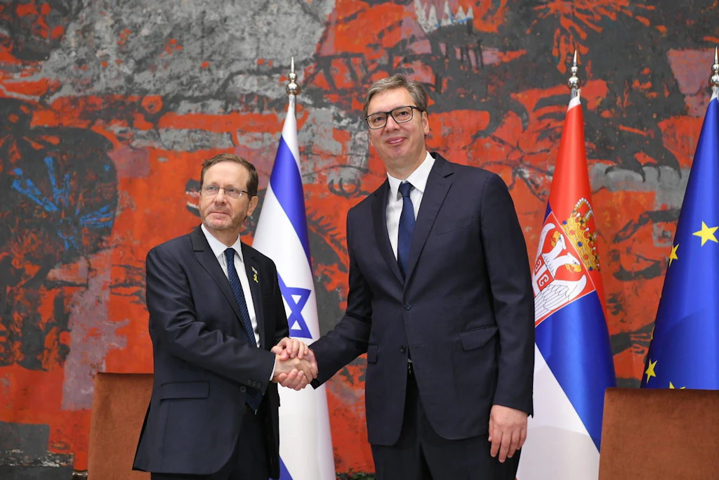Serbien wird Israels Rüstungspartner: Waffenexporte, Drohnen, Geheimdaten