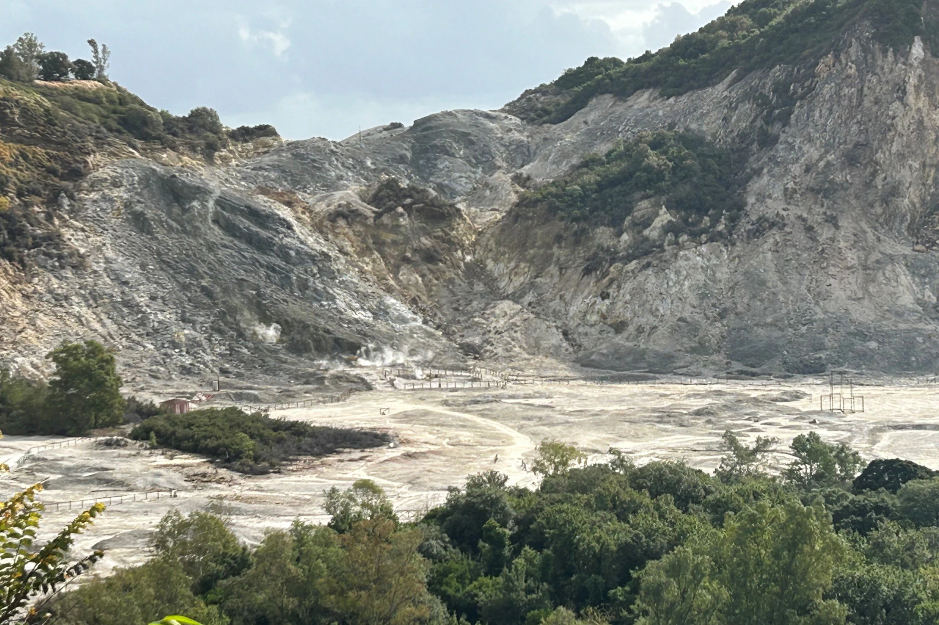 Die Phlegräischen Felder in Italien sind ein Supervulkan. War das Erdbeben am Freitag ein Zeichen, dass es massiv unter der Erde brodelt?