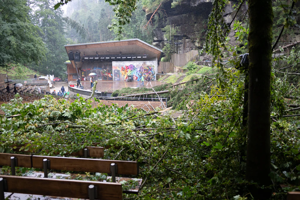 Auch die Felsenbühne Rathen wurde verwüstet.