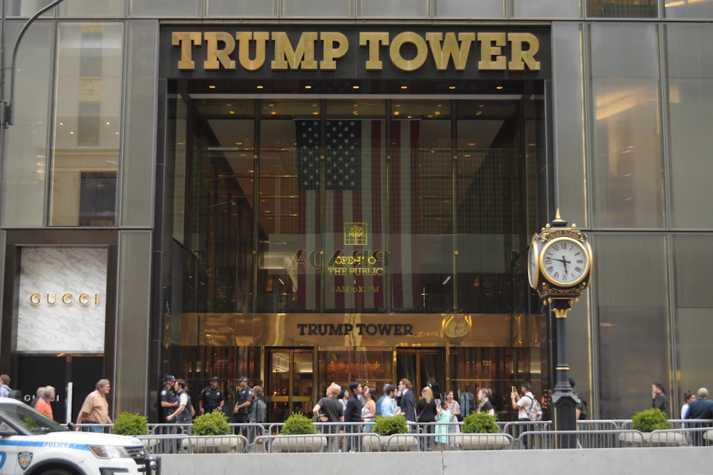 Der Trump Tower in New York ist der Hauptsitz der Trump Organization. Capital One schloss mehr als 300 Konten des Firmengeflechts.