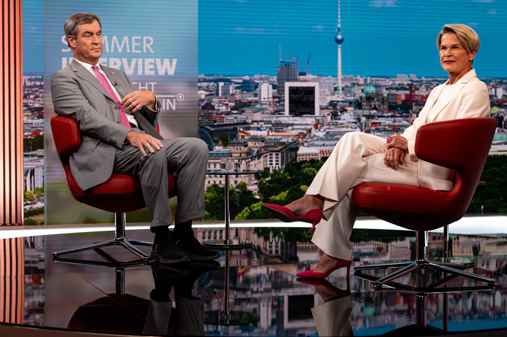 Anna Engelke will bei Markus Söder im ARD-Sommerinterview lieber nicht nachfragen.