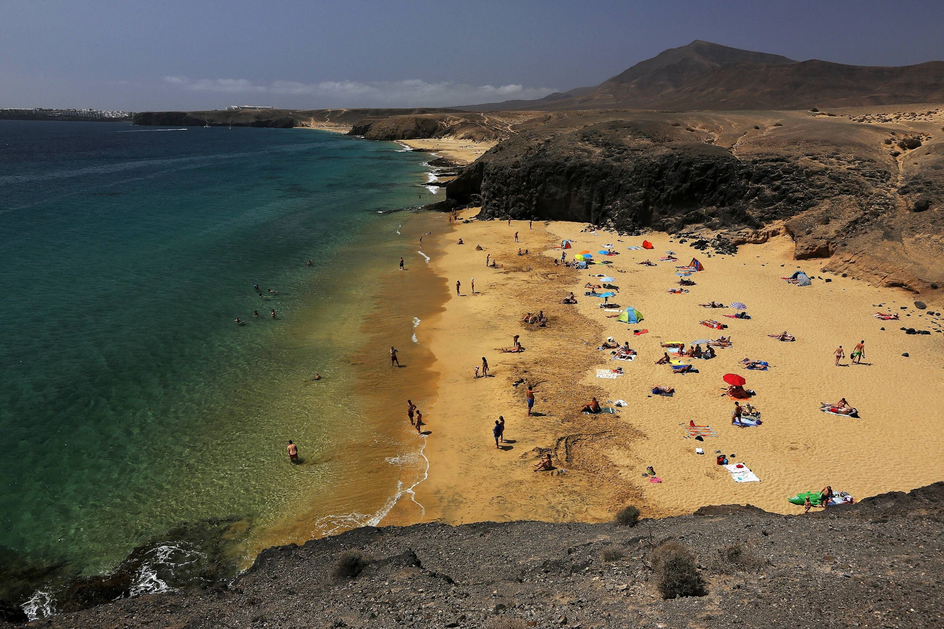 Auch Lanzarote ist ein echter Urlaubsklassiker – und hier kann man wirklich noch ein Schnäppchen machen.