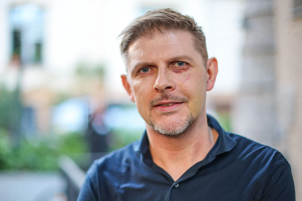 Der SPD-Politiker wurde von einem der Schönfelder Gruppe zuzurechnenden Jugendlichen attackiert.