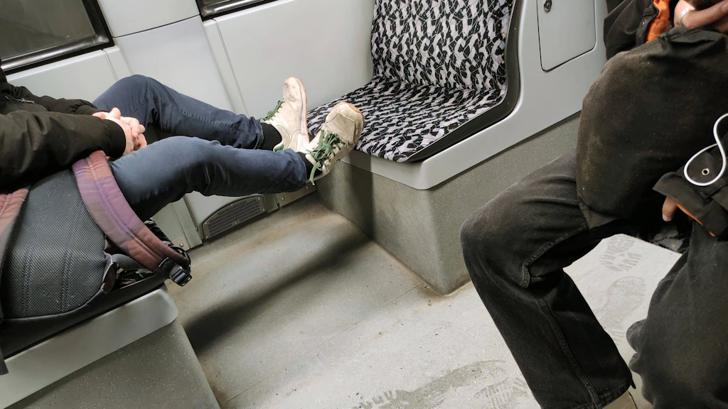 Berliner ÖPNV: Benehmt euch endlich – die U-Bahn ist nicht euer Wohnzimmer