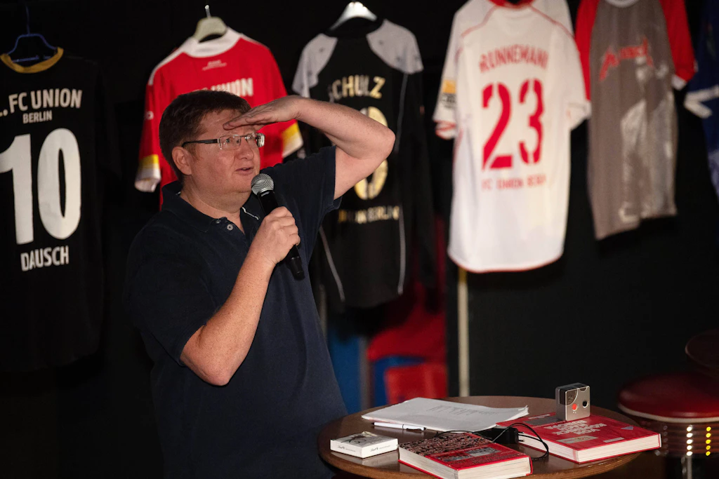 Matthias Koch, hier bei der Vorstellung eines seiner Bücher, begleitet den 1. FC Union Berlin seit Jahrzehnten.