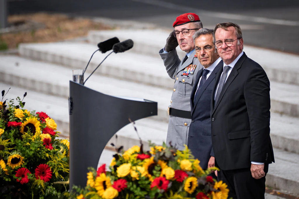 Navid Kermani hat die Bundeswehr eindringlich daran erinnert, dass Recht und Grundgesetz über jedem militärischen Befehl stehen.