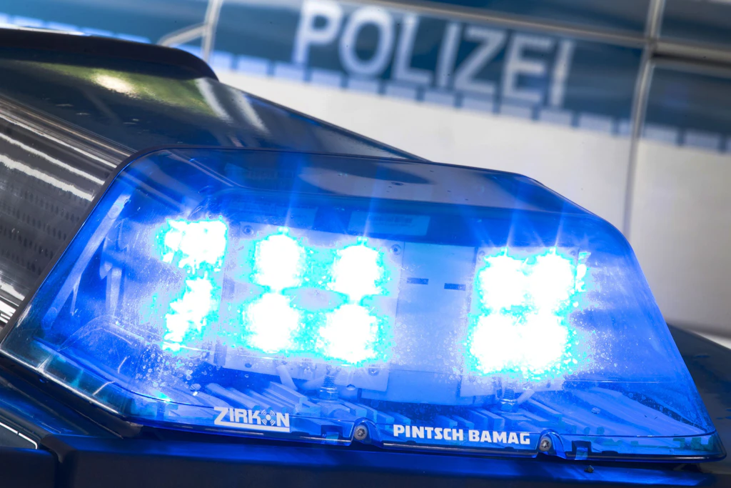 Auto stürzt von A20-Brücke bei Grimmen: vier Schwerverletzte, darunter zwei Kinder