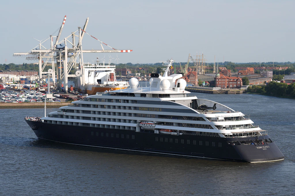 Zwei Luxusliner legen erstmals in Rostock an – seltener Vierfachanlauf am Sonntag