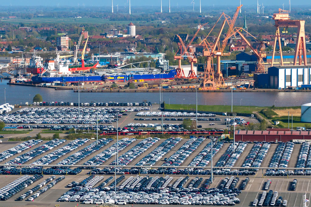 Das Hafengelände in Emden: Bundeswehrsoldaten wurden kostspielig in einem Containerdorf untergebracht.