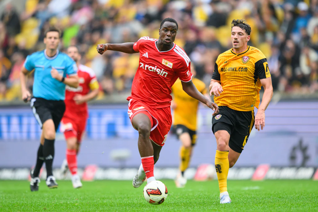 Sommerzugang Nicolai Rapp (r.) kann nach dem Sieg gegen Bundesligist 1. FC Union Berlin auf eine erfolgreiche Saison mit Dynamo Dresden hoffen.