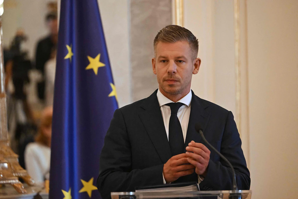 100 Tage Péter Magyar: Sanft in Brüssel, gnadenlos in Budapest