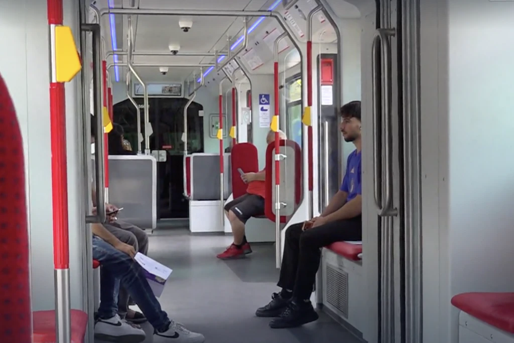 Stadtbahn ohne Klimaanlage in Dortmund: Warum die DSW21 sparen – und die Fahrgäste dafür schwitzen