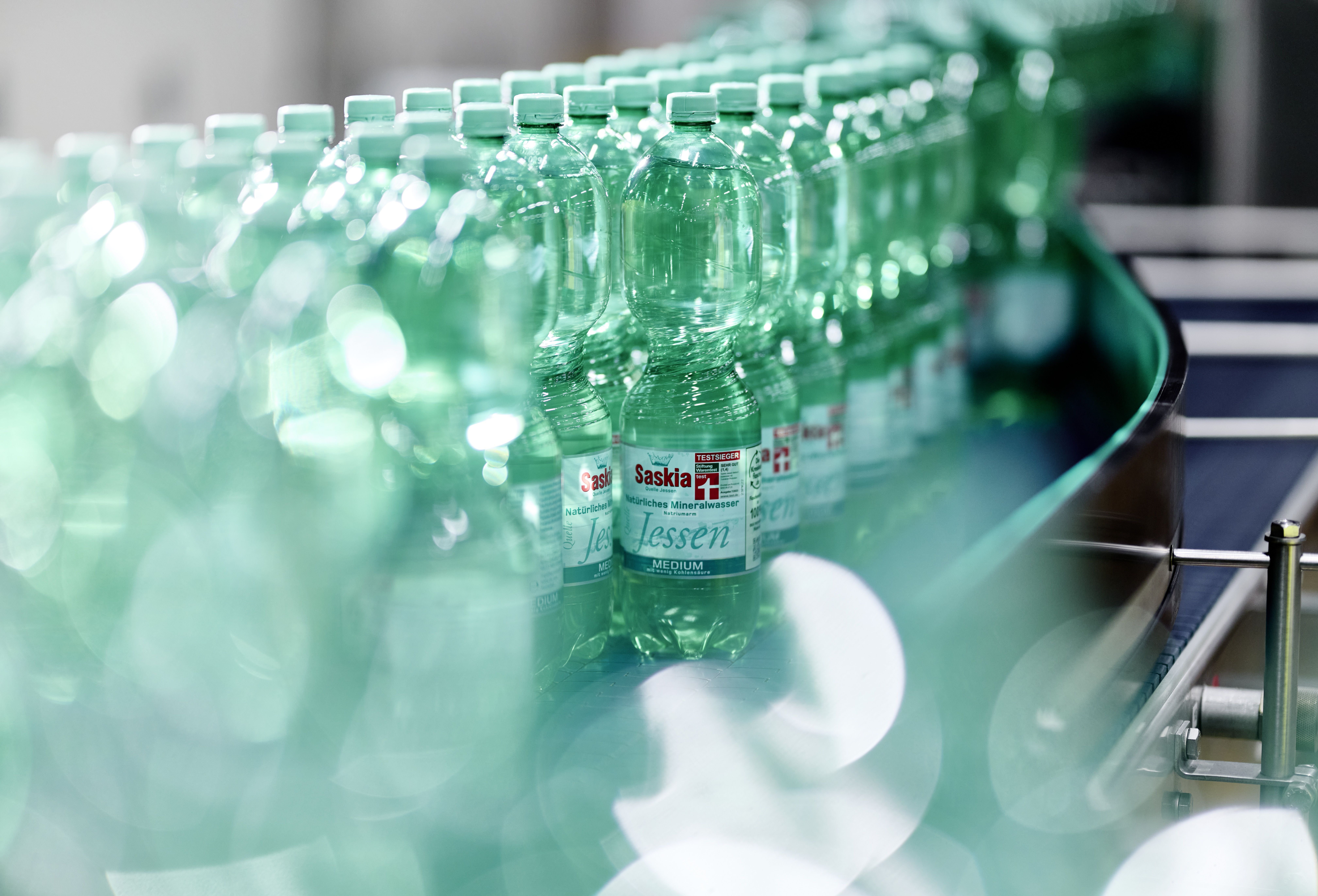 Lidl gewinnt großen Medium-Mineralwasser-Test: Dieses Ost-Mineralwasser schlägt die West-Konkurrenz