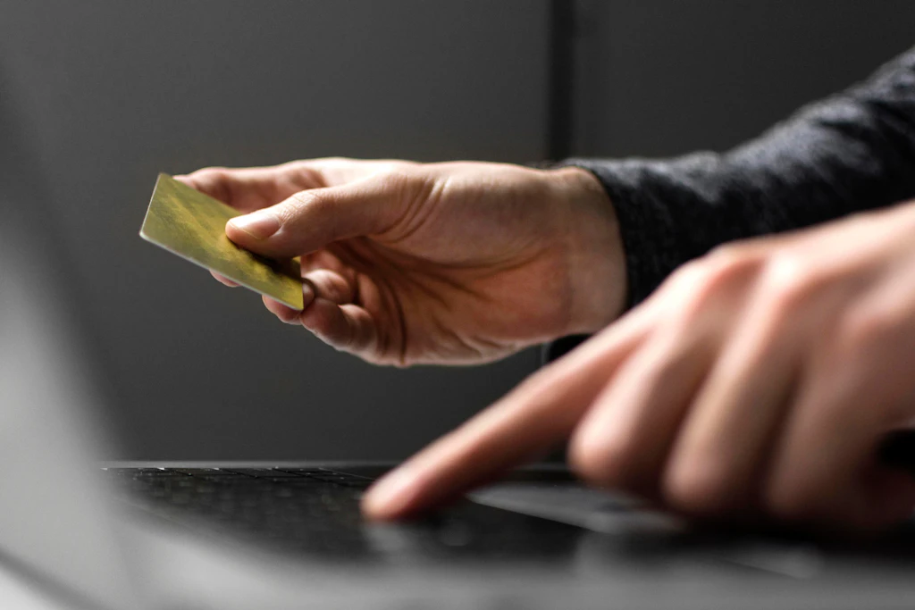 Mit einer Paysafecard ohne Angabe von Bank- oder Kreditkartendaten online shoppen