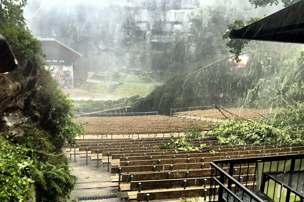 Ein Unwetter verwüstete die Felsenbühne in der Sächsischen Schweiz.