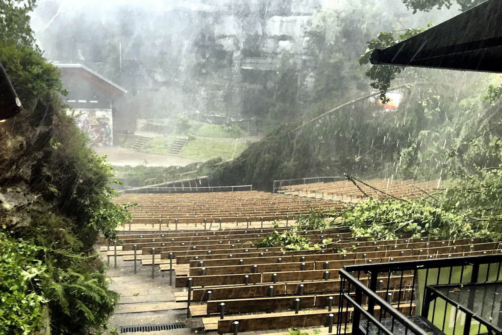 Ein Unwetter verwüstete die Felsenbühne in der Sächsischen Schweiz.