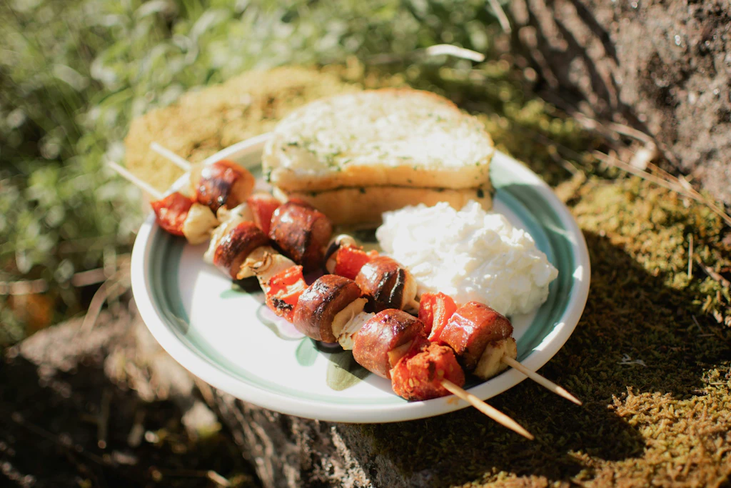 Grillen mit Stiel: Warum der Klassiker am Spieß einfach nicht aus der Mode kommt