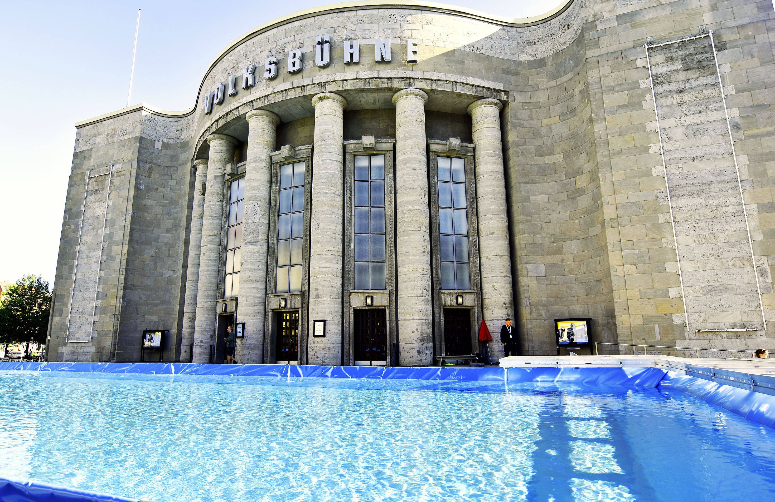 Volksbad an der Volksbühne: Ein Theater baut ein Freibad und Berlin will rein