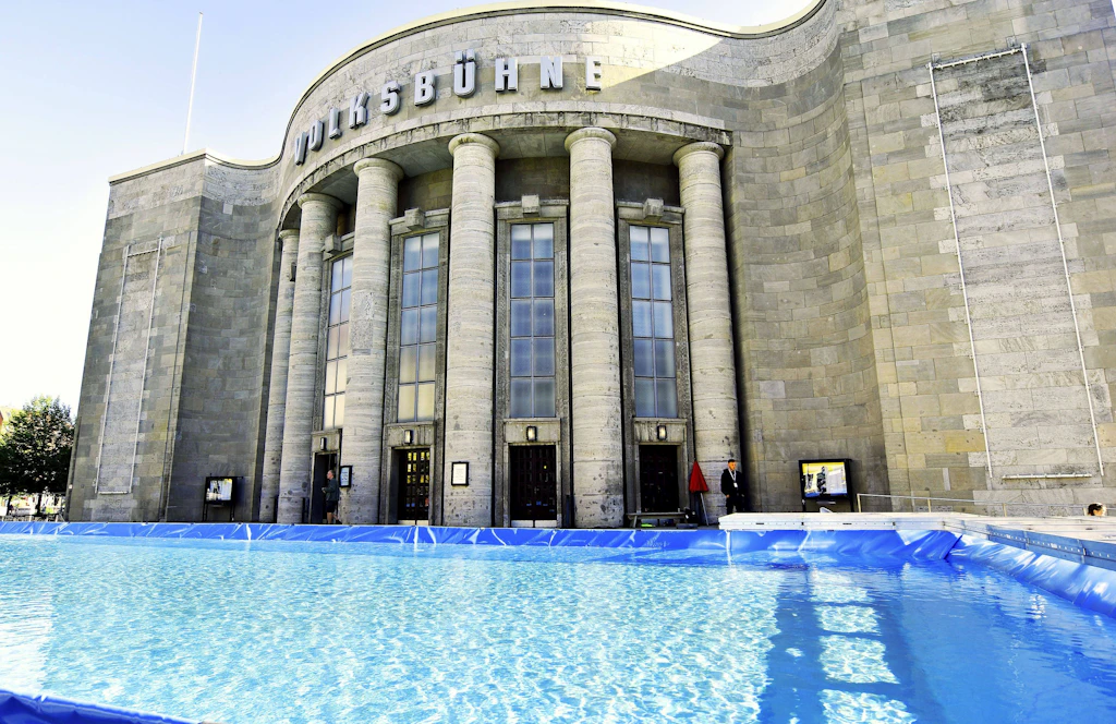 Volksbad an der Volksbühne: Ein Theater baut ein Freibad und Berlin will rein