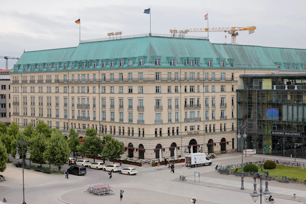 Deutschlands Luxushotel, das Adlon Kempinski Berlin am Pariser Platz in Berlin-Mitte