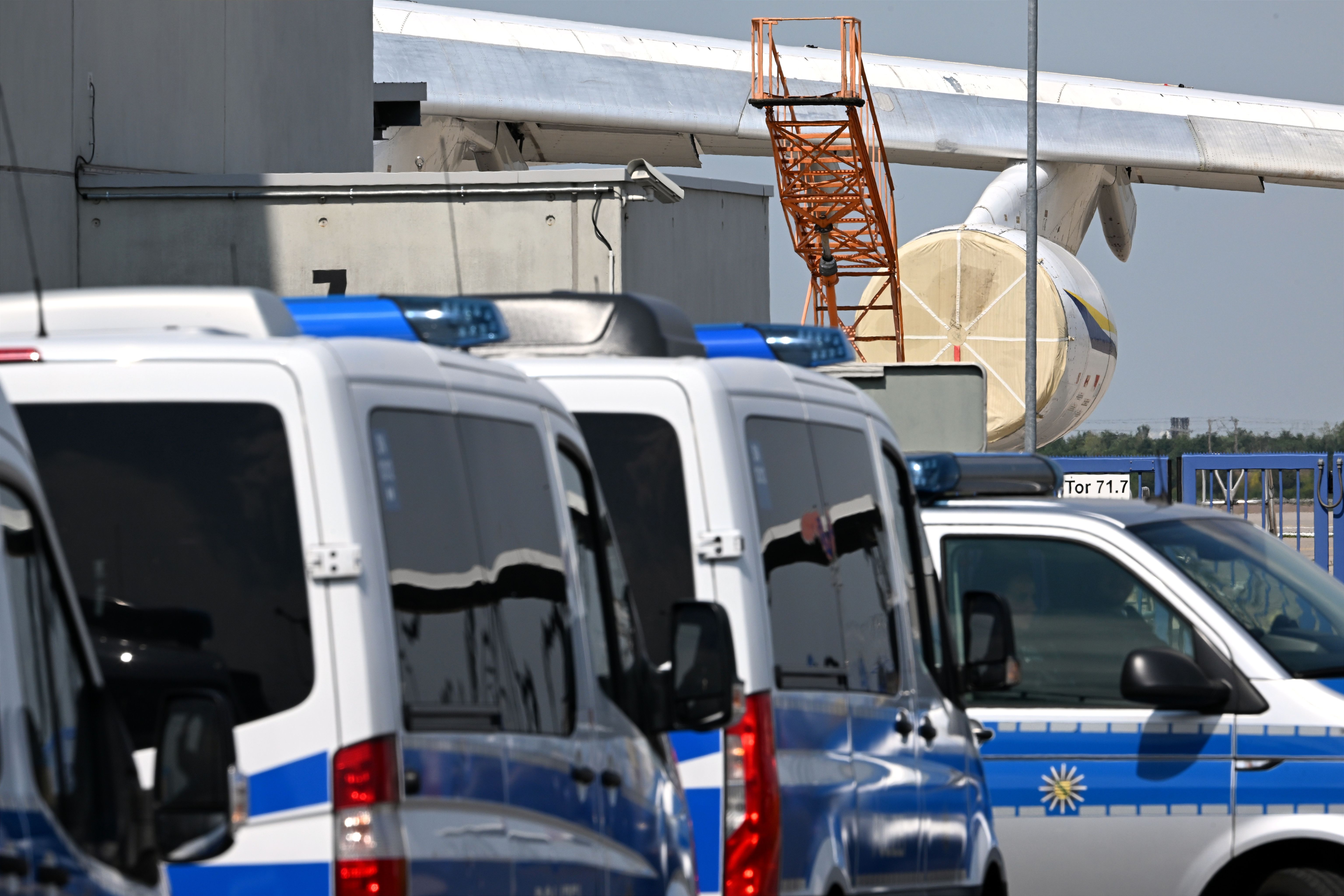Sprengsatz-Drohne am Flughafen Leipzig/Halle: Was zum Angriff bisher bekannt ist