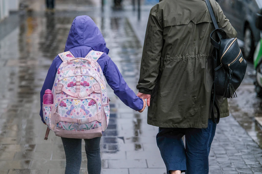 Besserer Schutz für Schüler: Verbände fordern mehr autofreie Straßen vor Schulen