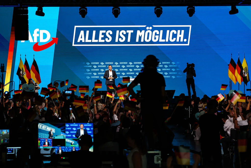 Wahlkampfveranstaltung der AfD in Magdeburg: Die Partei könnte bei der Abstimmung am 6. September die absolute Mehrheit der Parlamentssitze erringen. 