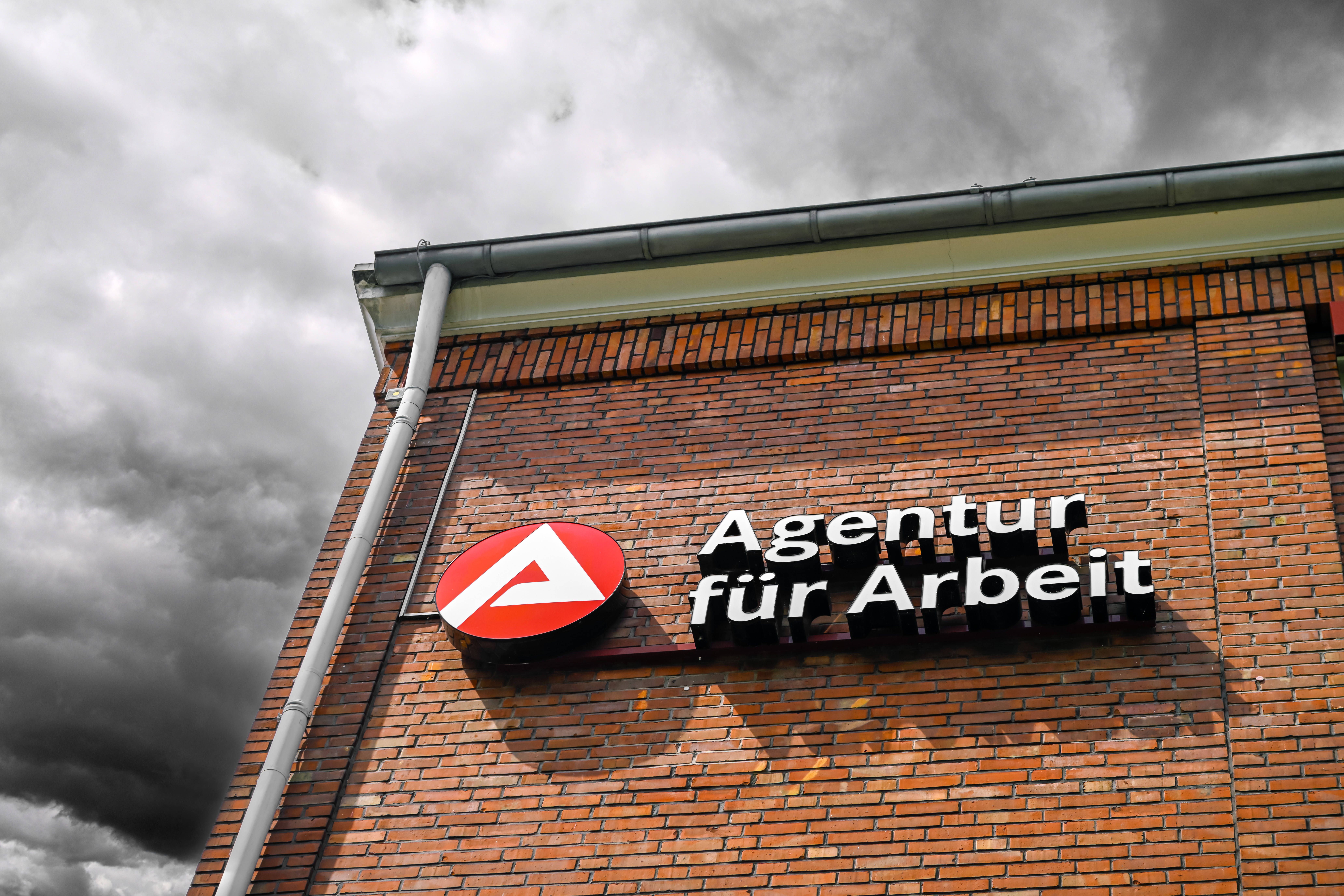 Peinlich für die Behörde: Seit über einem Jahr hakt das Jobcenter-Portal