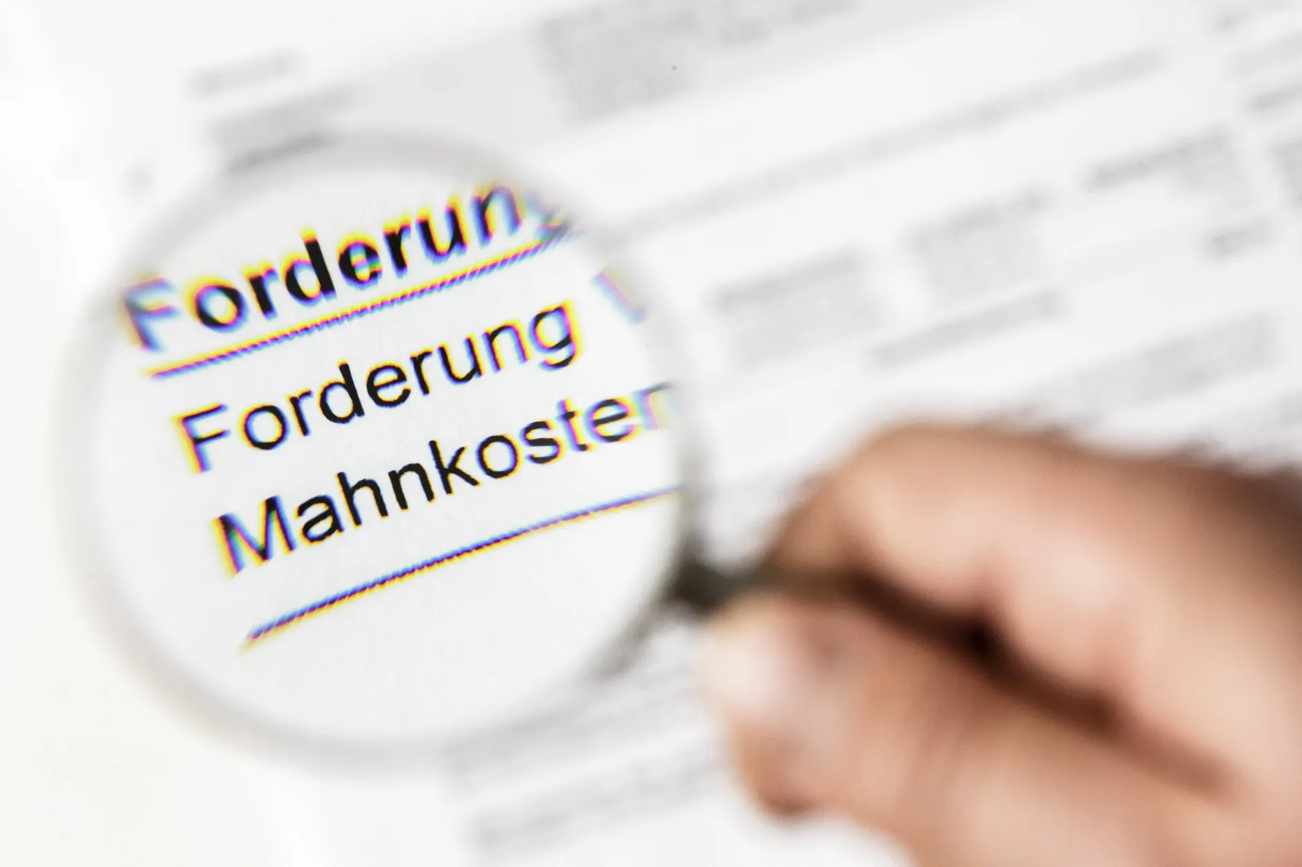 Wer sich von einer Rechnung oder Mahnung unter Druck hat setzen lassen und schon bezahlt hat, kann in einem Betrugsfall trotzdem das Geld durch die Bank zurückholen.