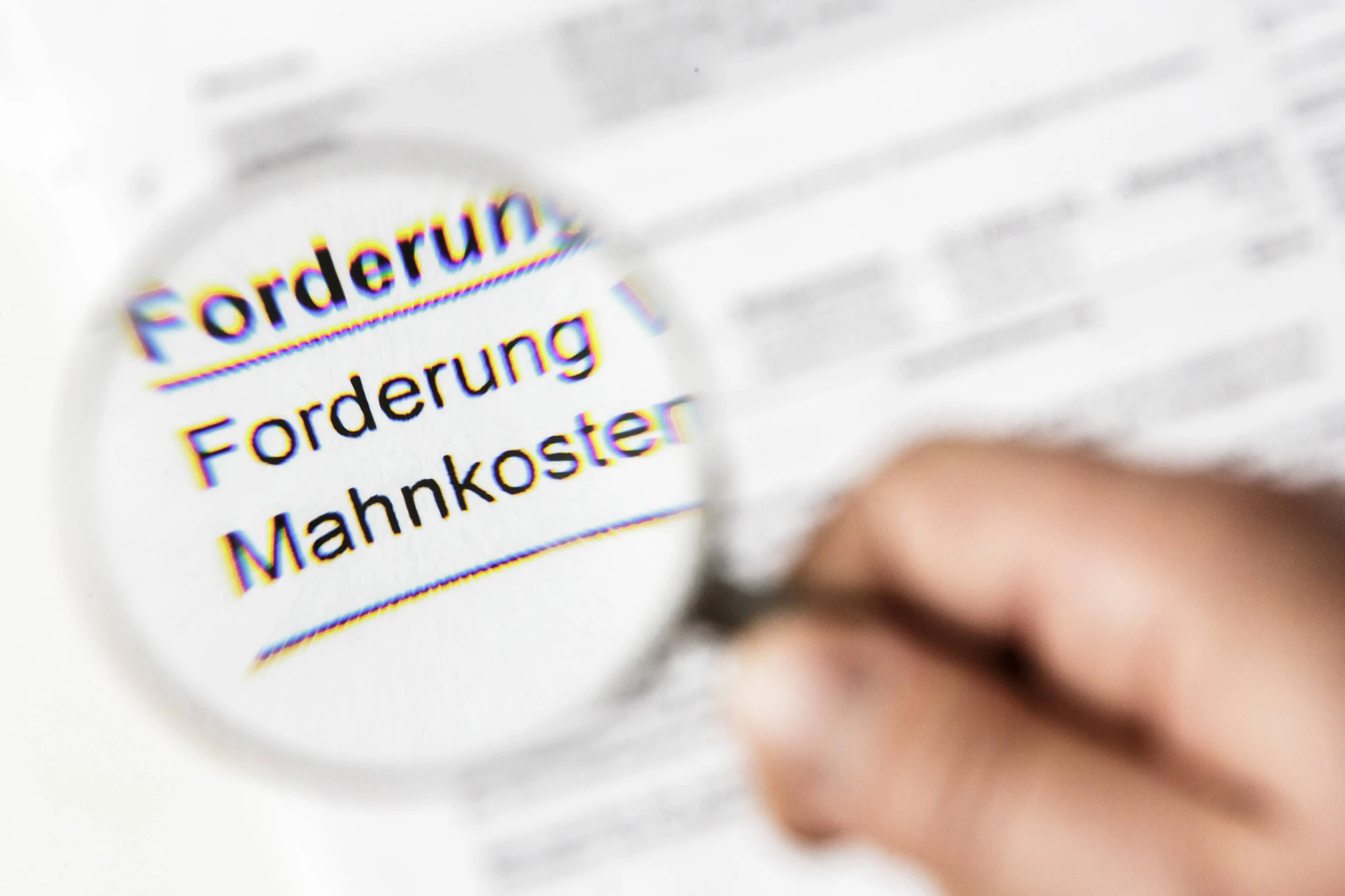 Wer sich von einer Rechnung oder Mahnung unter Druck hat setzen lassen und schon bezahlt hat, kann in einem Betrugsfall trotzdem das Geld durch die Bank zurückholen.