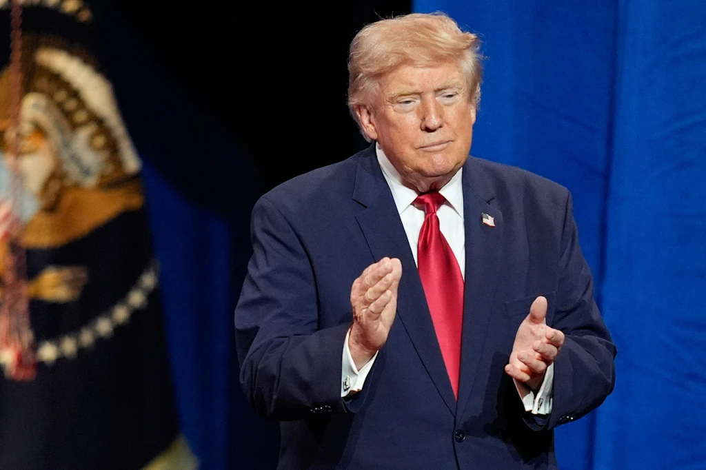 Täuschungsmanöver nach dem Nato-Gipfel: Trump nutzt Catering-Container für Rückflug