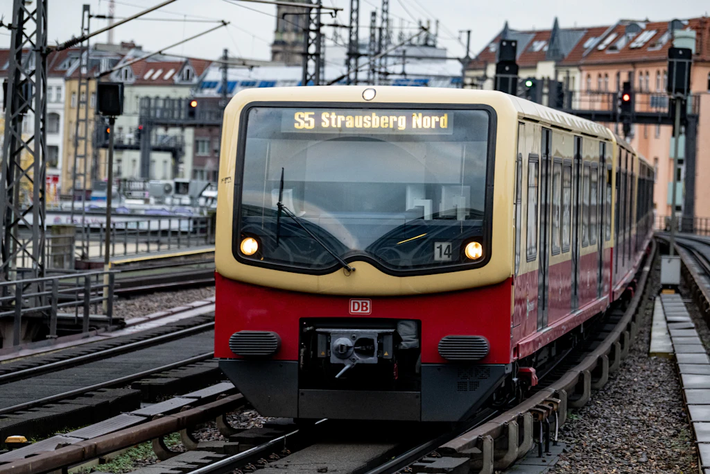 S-Bahn Berlin: Signalstörung am Savignyplatz legt mehrere Linien lahm – diese Strecken sind betroffen
