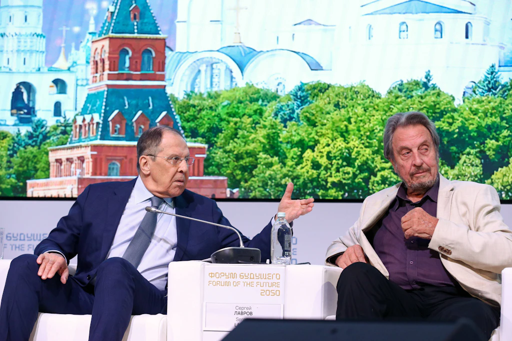 Musks Vater schwärmt von Moskau: „Der Westen verschweigt die Erfolge Russlands“