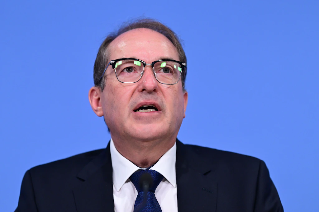 Dobrindt schließt nach Sprengstofffund am Flughafen Leipzig „fremde Mächte“ nicht aus